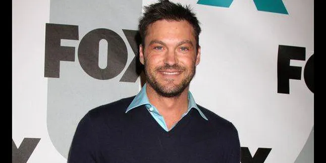 Mau Dibantu Tidur Oleh Brian Austin Green?