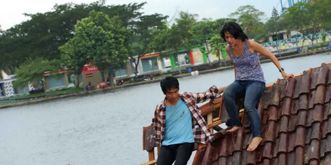 Insiden Rumah Roboh Membuat VidKlip Hijau Daun Bagus