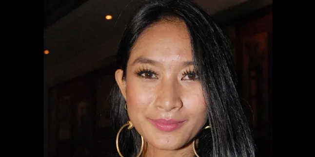 Ikut Pilates, Celana Happy Salma Berkurang Dua Nomer