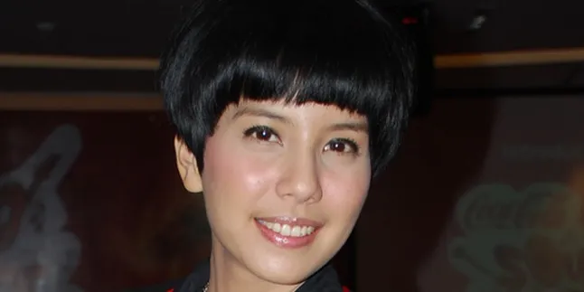 Tya Ariestya: Syuting Video Klip Lebih Mudah