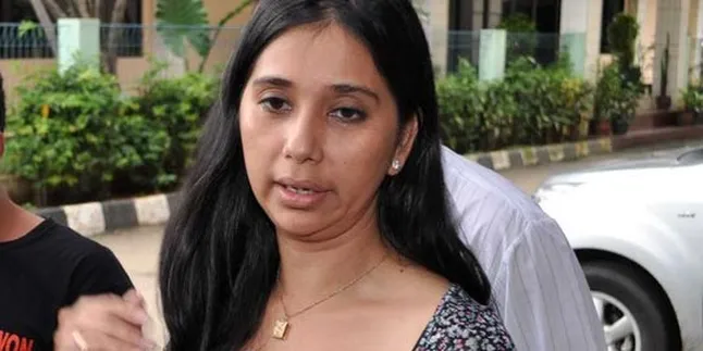 Pihak Ayu Azhari Khawatir Orang di Belakang Axel