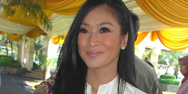 Happy Salma Sabet Pemeran Pendukung Wanita Terbaik Happy Salma Sabet Pemeran Pendukung Wanita Terbaik