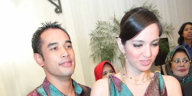 Nia Ramadhani - Ardie Bakrie Tak Tunda Momongan