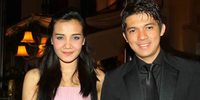 Dekorasi Lamaran Zaskia Sungkar Dominan Warna Pink