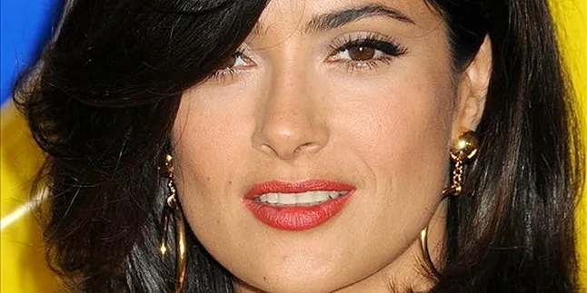 Salma Hayek: Saya Juga Imigran Gelap!