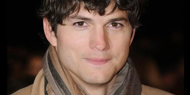 Apa Alasan Ashton Kutcher Puji Demi Moore di Twitter?