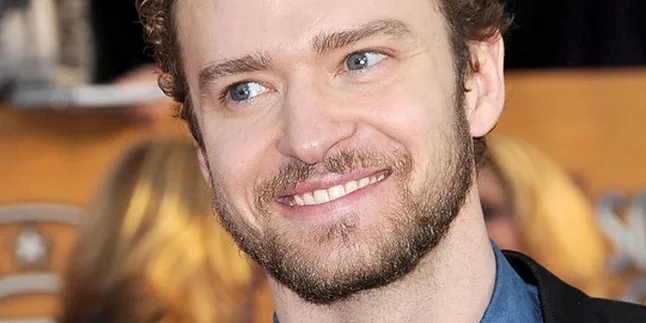 Para Selebriti Sumbangkan Mantel Mereka