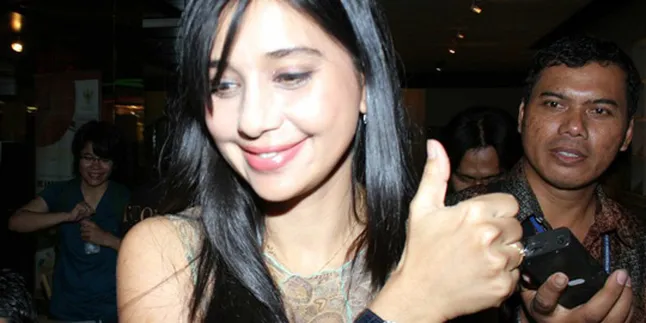 Mantan Suami Ayu Azhari Minta Hak Asuh Atas Sean