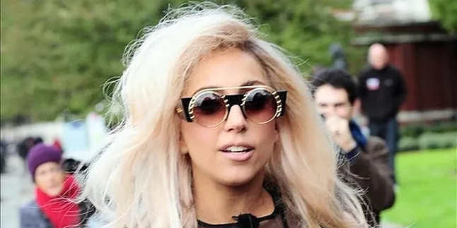 Lady GaGa, Artist of the Year Versi Billboard