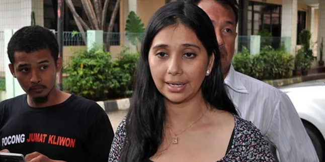 Ayu Azhari Tak Akan Biayai Axel di Finlandia