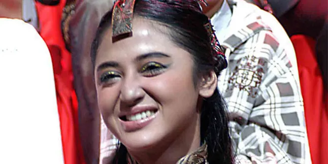 Dewi Perssik Merasa Difitnah FPI