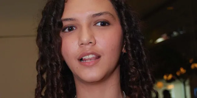 Alexa Key Terpesona Lihat Irfan Bachdim Cetak Gol