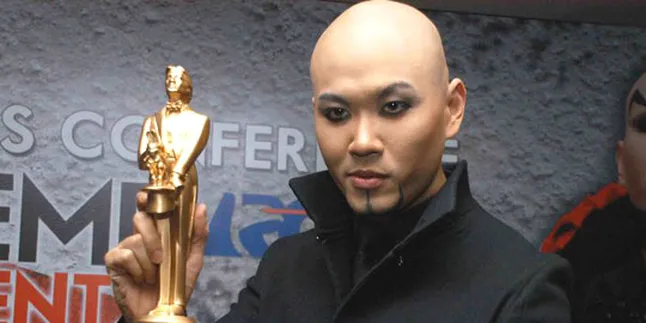 Deddy Corbuzier Dua Hari Sekali Kerok Kepala