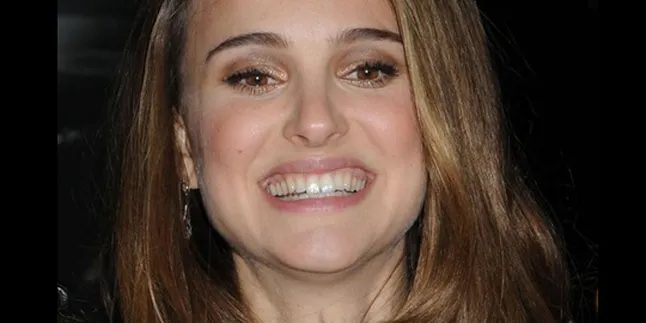 Natalie Portman Striptis Dalam Video Hitam Putih