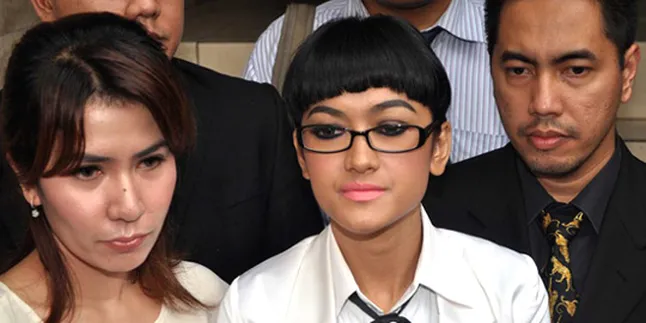 Julia Perez Merasa Dijebak Dewi Perssik