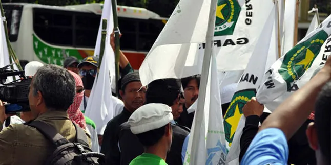 Pendemo Ariel 'Lempar Jumrah' dan 'Hukum Rajam'