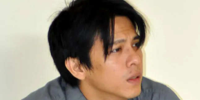 Luna Maya Tak Hadir, Ariel Dapat Perhatian Wanita Lain