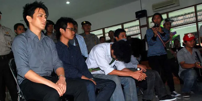 Empat Saksi Akui Pelaku Video Porno Mirip Ariel Empat Saksi Akui Pelaku Video Porno Mirip Ariel