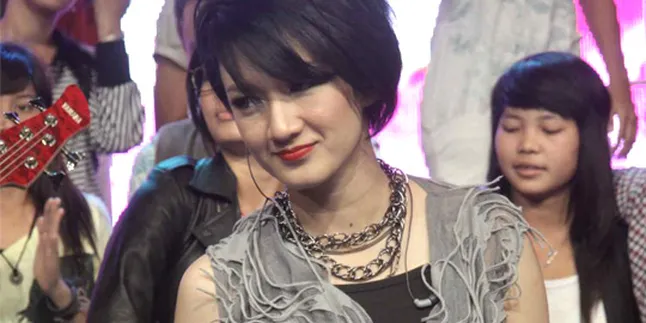 Melly SHE Anggap Sidang Ariel Tak Manusiawi