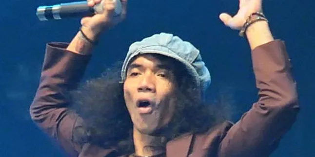 Kaka Diprotes Penggemar Syahrini