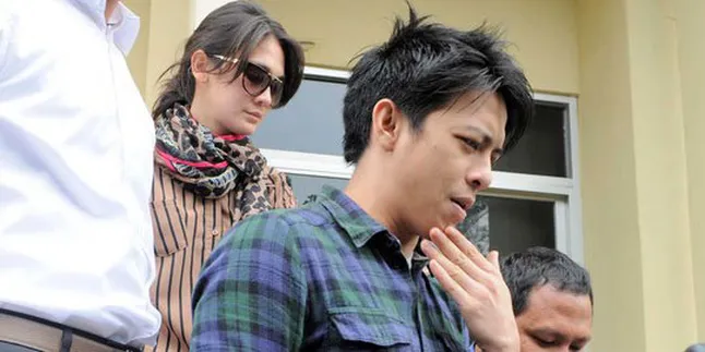 Giliran Video Mirip Ariel - Luna Maya Diputar