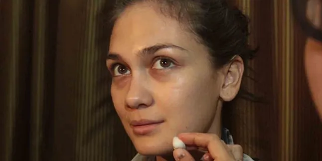 Luna Maya Tenang Saksikan Video Mirip Dirinya dan Ariel Luna Maya Tenang Saksikan Video Mirip Dirinya dan Ariel