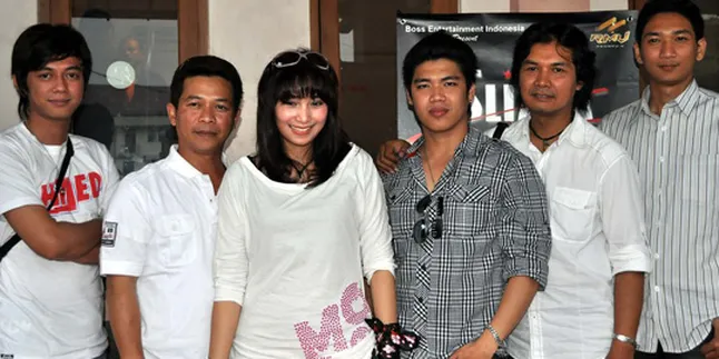 Slima Band - Inka Christie Menyanyi Untuk Korban Banjir