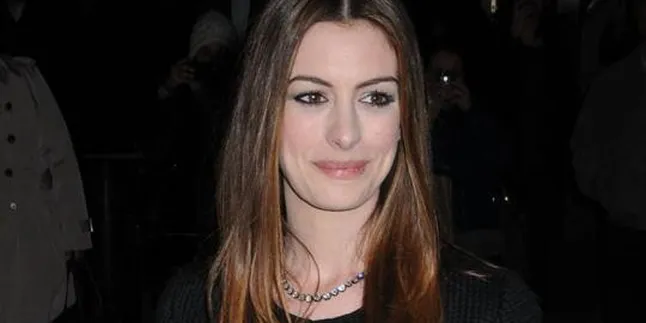 Anne Hathaway Kejar Peran Utama Wanita Dalam 'BATMAN'