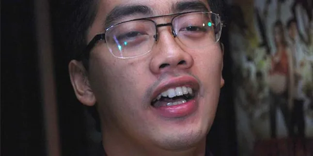 Jaga Kandang, Dennis Adishwara Nonton Final di TV