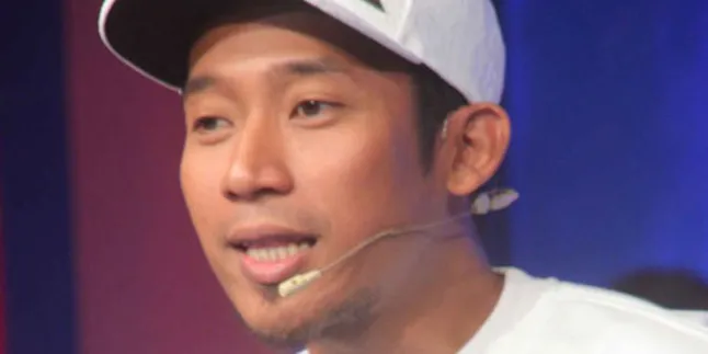 2011 Deni Cagur Ingin Lari di Kandang Macan