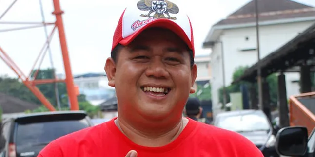 Ade Namnung Umroh Lagi di 2011