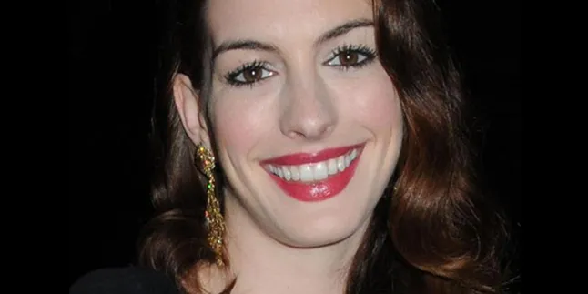 Gara-Gara Isu Gay, Anne Hathaway Tinggalkan Katolik