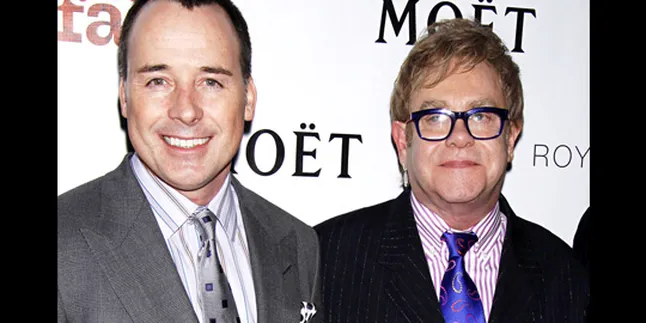 Elton John Dan Pasangan Gaynya Sambut Putra Pertama