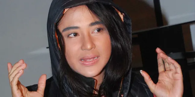 Dewi Perssik: Ciri Supporter Indonesia Attitudenya Bagus