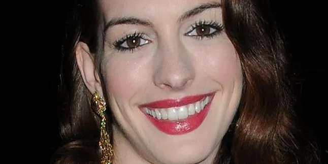 Anne Hathaway - Julie Andrews Bakal Jadi Tamu 'GLEE'