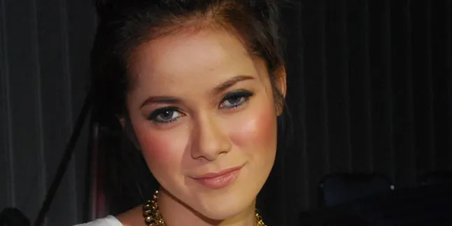 Olla Ramlan Curahkan Keseharian Lewat Blog