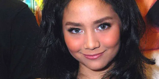 Gita Gutawa - Derby Romero, Dekat Sih Tapi...