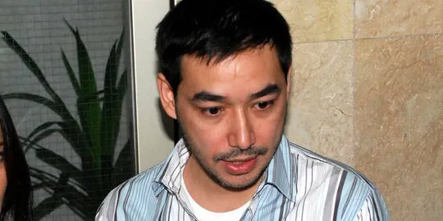 Suami Cut Tari Tidak Hadir Juga di Sidang Ariel