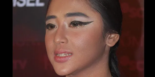 Resolusi Dewi Perssik Buka Usaha di 2011