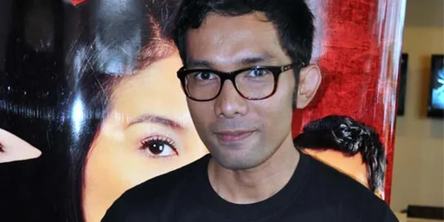 Indra Herlambang Berbeda 180 Derajat