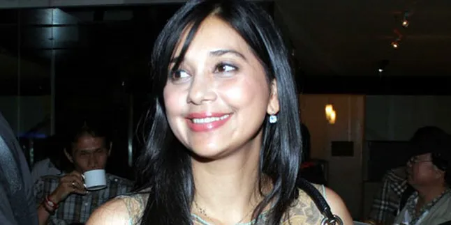 Ayu Azhari: Hadapi Saja dan Coba Untuk Bertahan