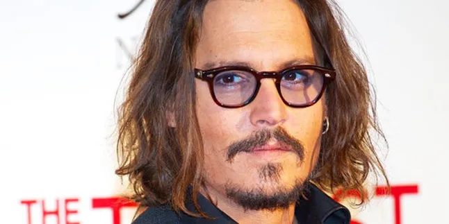 Johnny Depp Kalahkan Robert Pattinson di People's Choice Award