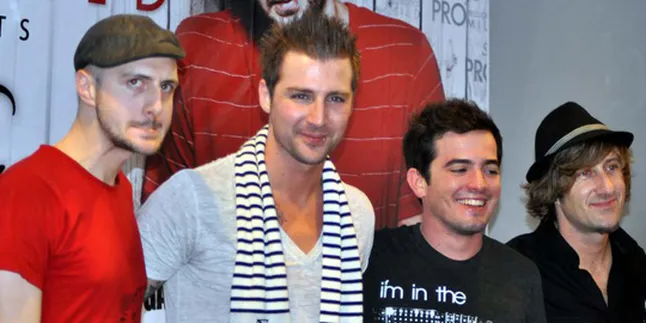 Vokalis Secondhand Serenade Kesengsem Gado-Gado