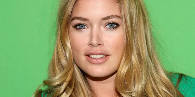 Denise Richards Putus Dari Bassist Motley Crue