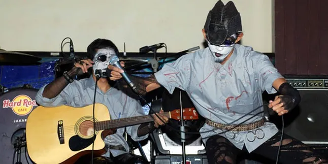 NY Mengaku Dua Kali Disetubuhi Gitaris Kuburan Band