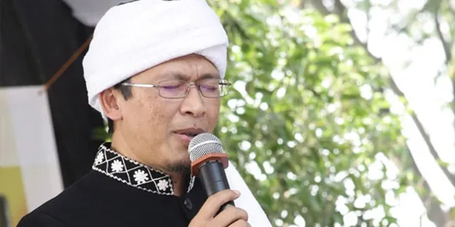 Santri: Aa Gym Beda Dengan Artis Kawin Cerai Santri: Aa Gym Beda Dengan Artis Kawin Cerai