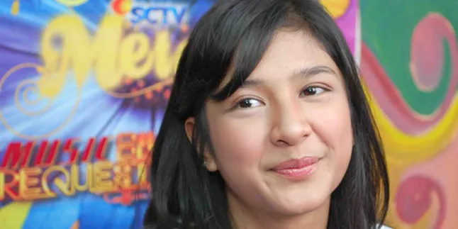 Mikha Tambayong Seimbangkan Pendidikan dan Syuting