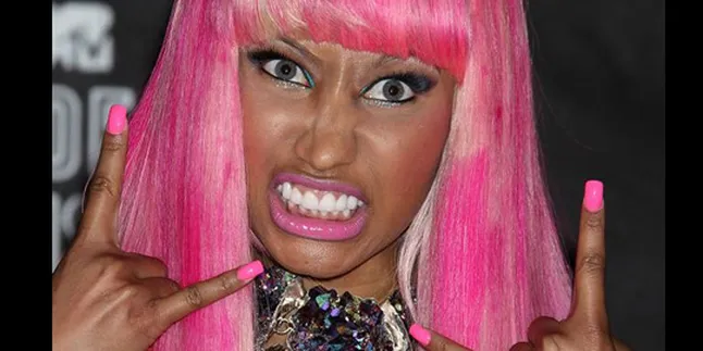 Tinggal Bersama, Rihanna - Nicki Minaj Lesbian?