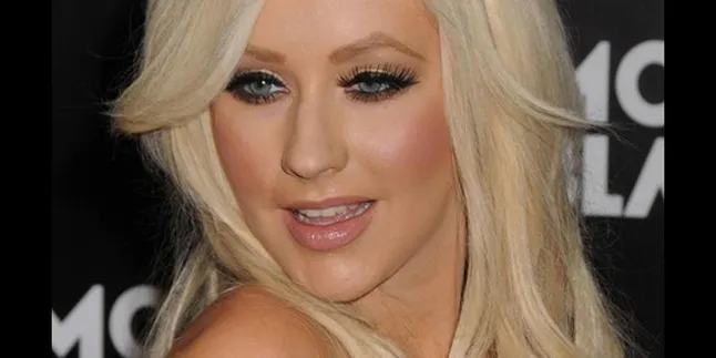 Christina Aguilera Nyanyikan Lagu Kebangsaan di Super Bowl