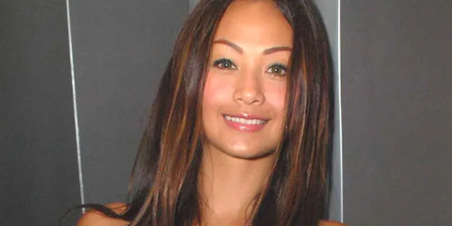 Indah Kalalo Kecewa 'PELUKAN JANDA HANTU GERONDONG'